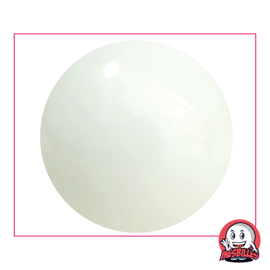 This large 5 cm diameter Marble will brighten up your marbles games with its enchanting shine and Iridescent reflections!